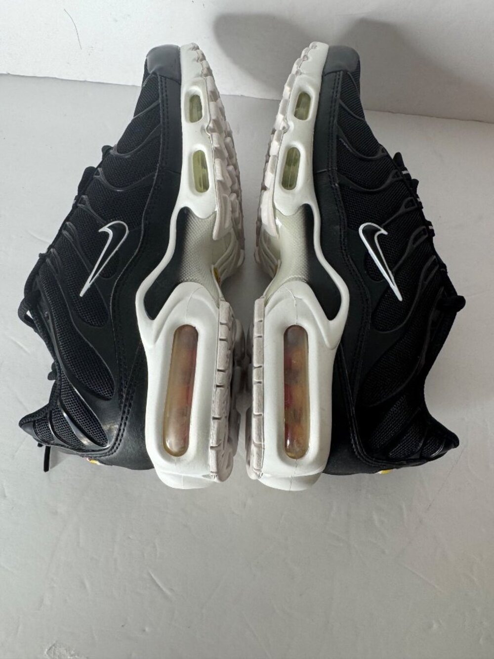 Nike Air Max Plus Sneakers Shoes Women's US 6.5 EU 37.5 NIB Black White - Picture 6 of 8
